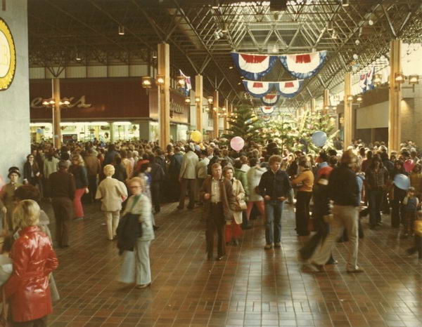 Muskegon Mall - Old Photo (newer photo)